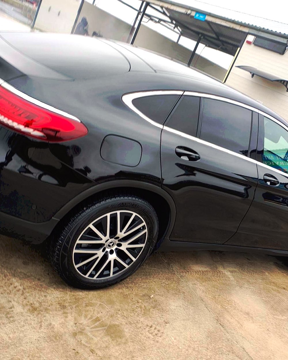 Mercedes GLE Coupe negru, finisaj lucios după detailing complet